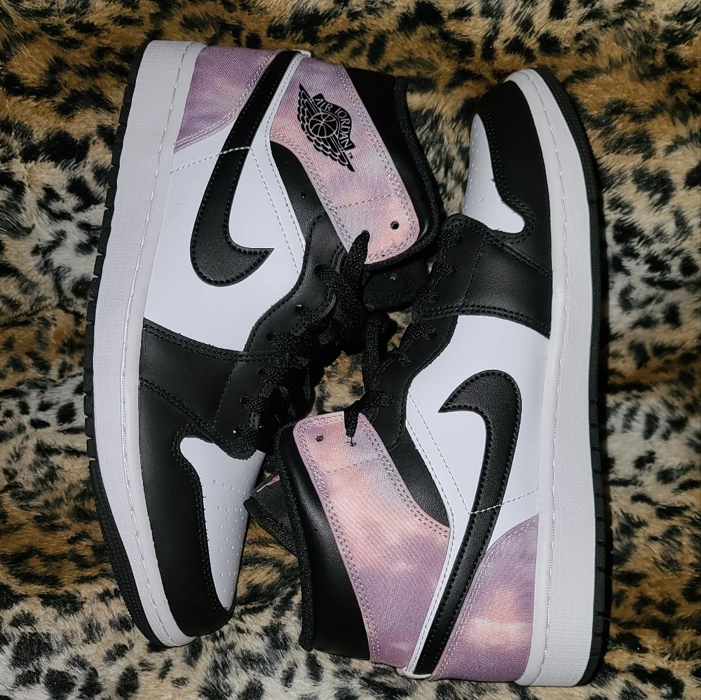 Jordan Sneakers - Picture 13 of 17